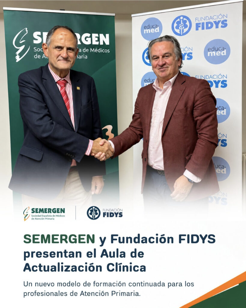 Dos representantes se estrechan la mano ante los expositores de SEMERGEN y Fundación FIDYS; debajo figura el anuncio del Aula de Actualización Clínica.